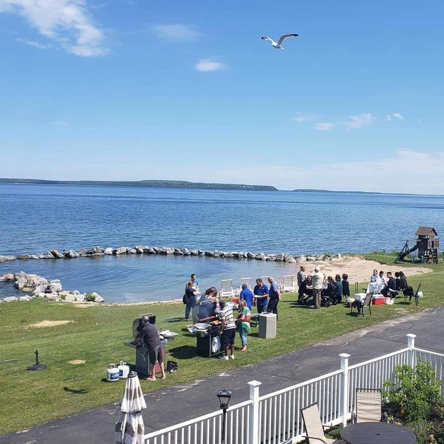 Baymont By Wyndham St. Ignace Lakefront Esterno foto