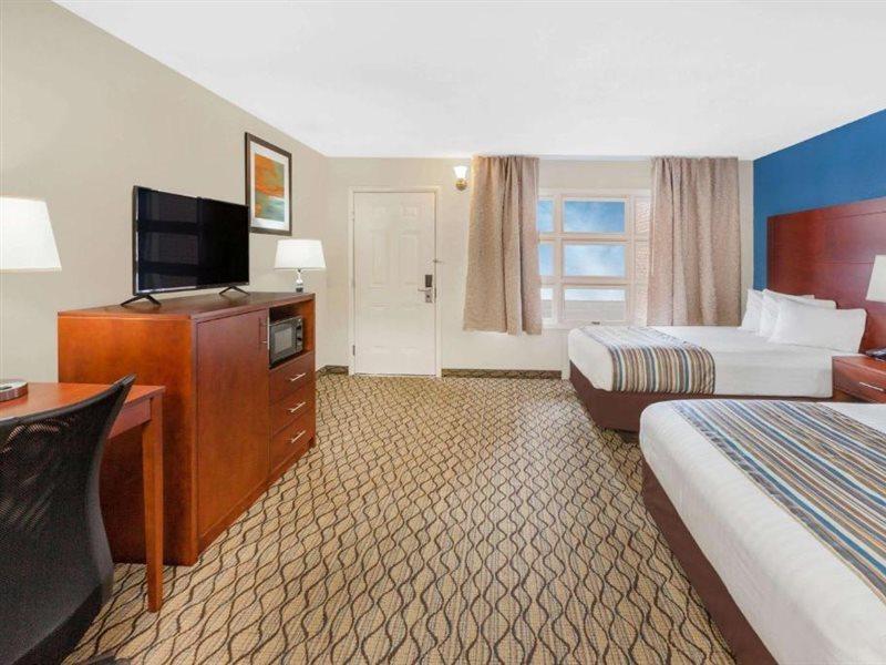 Baymont By Wyndham St. Ignace Lakefront Esterno foto