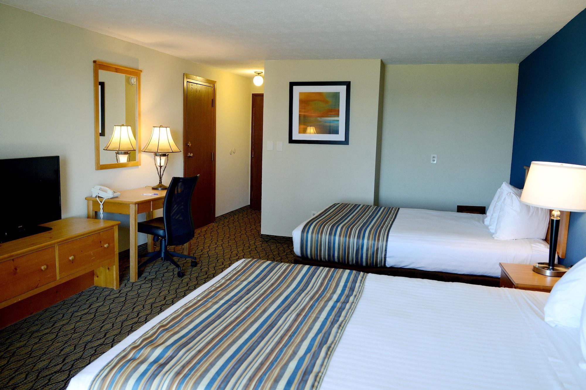 Baymont By Wyndham St. Ignace Lakefront Esterno foto