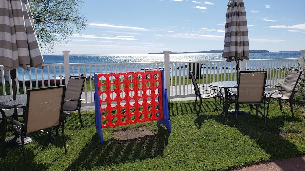 Baymont By Wyndham St. Ignace Lakefront Esterno foto