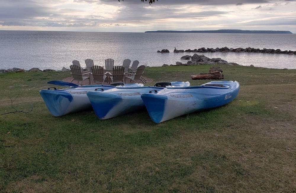Baymont By Wyndham St. Ignace Lakefront Esterno foto