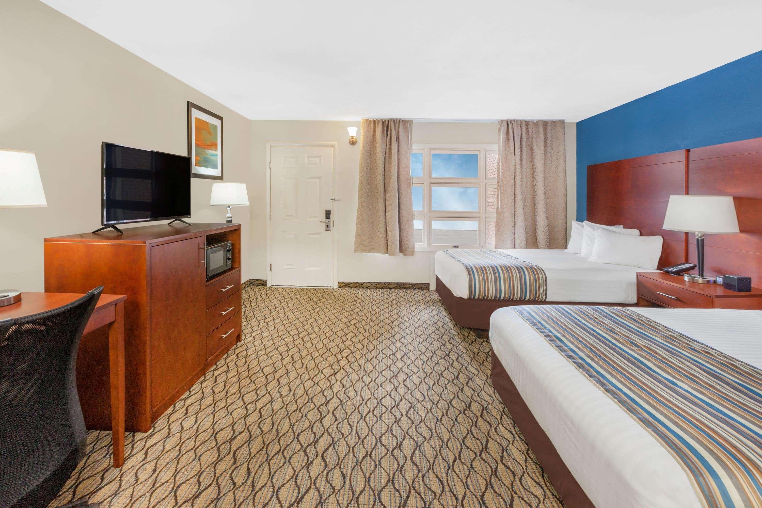 Baymont By Wyndham St. Ignace Lakefront Esterno foto