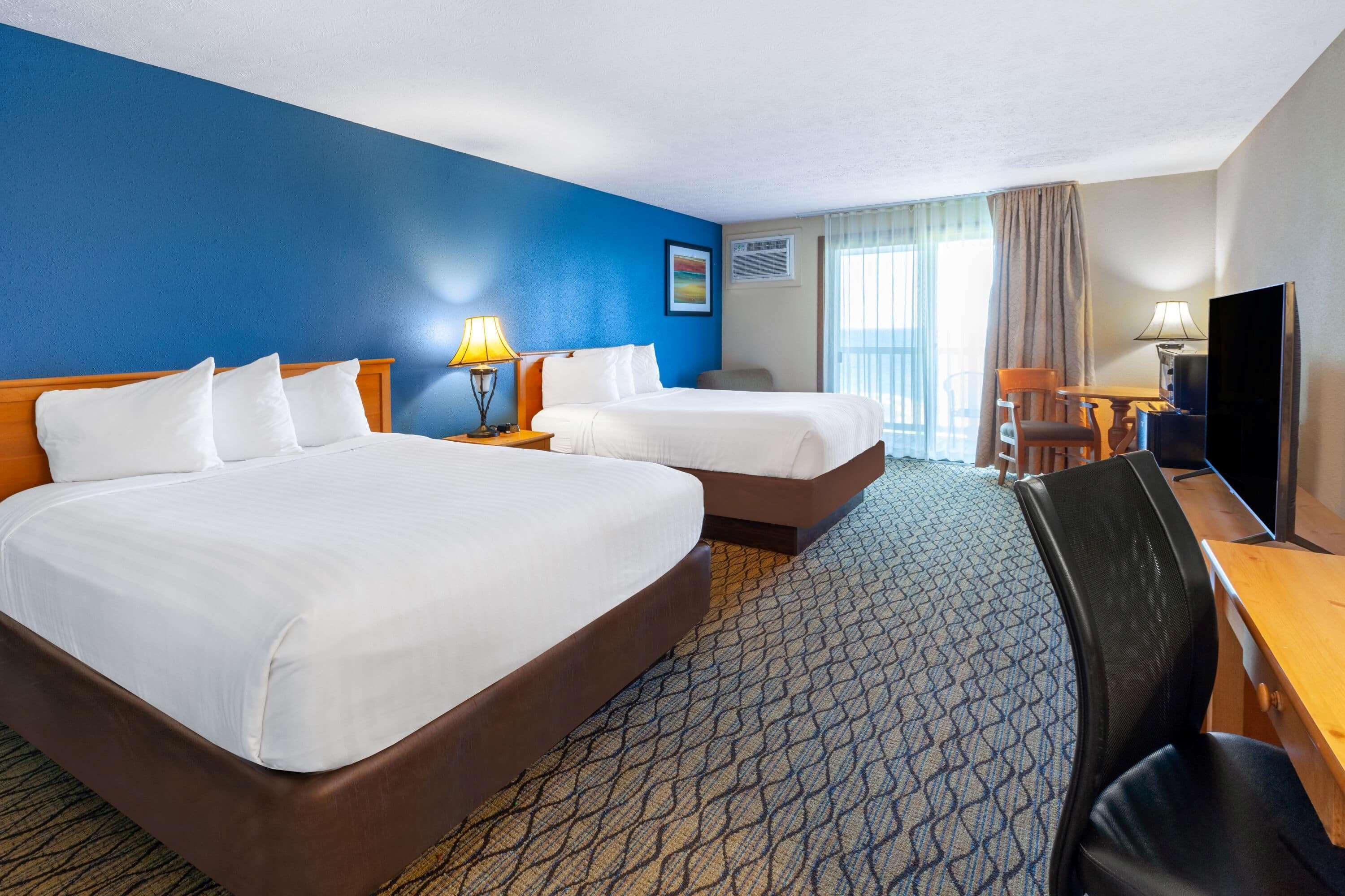 Baymont By Wyndham St. Ignace Lakefront Esterno foto