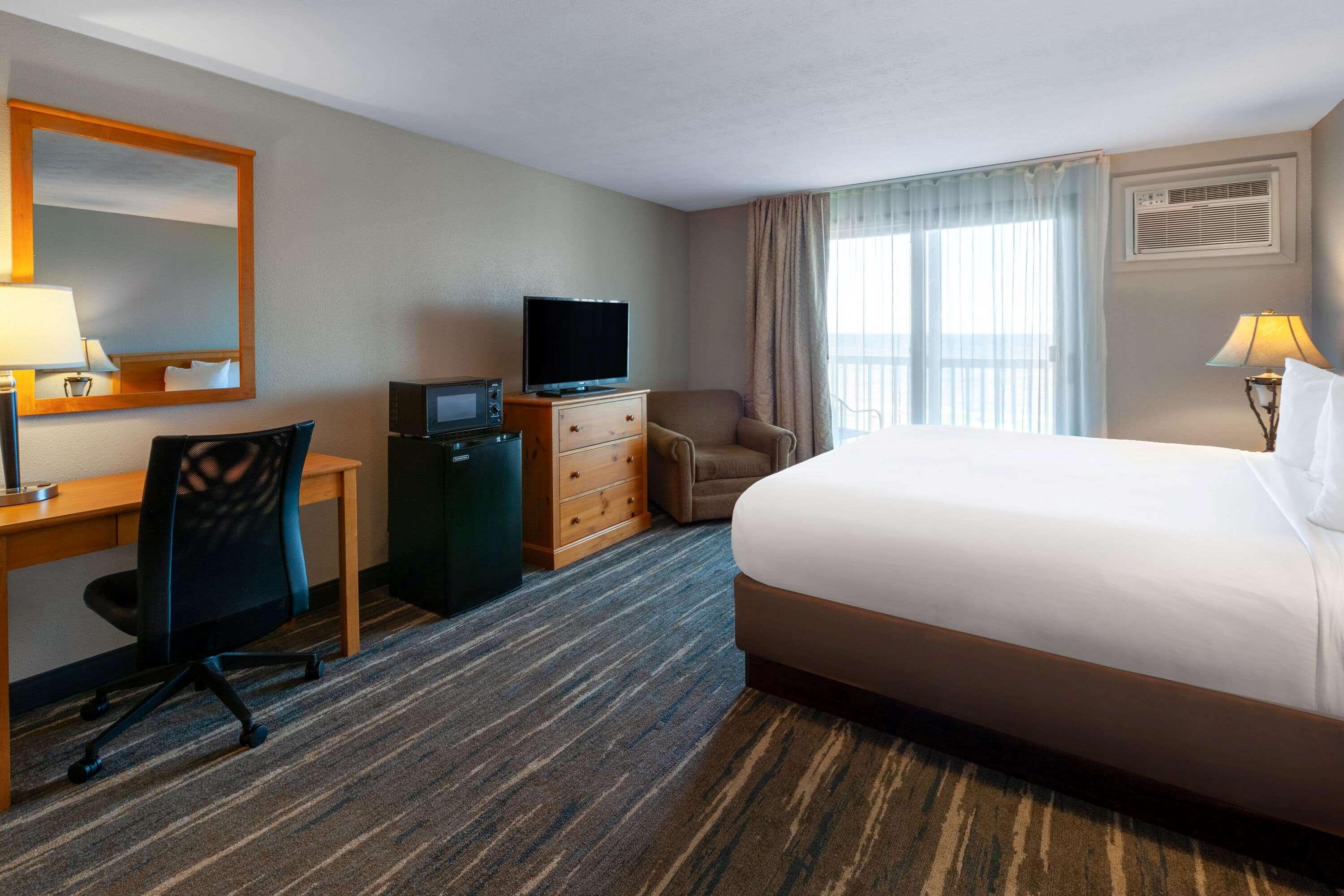 Baymont By Wyndham St. Ignace Lakefront Esterno foto