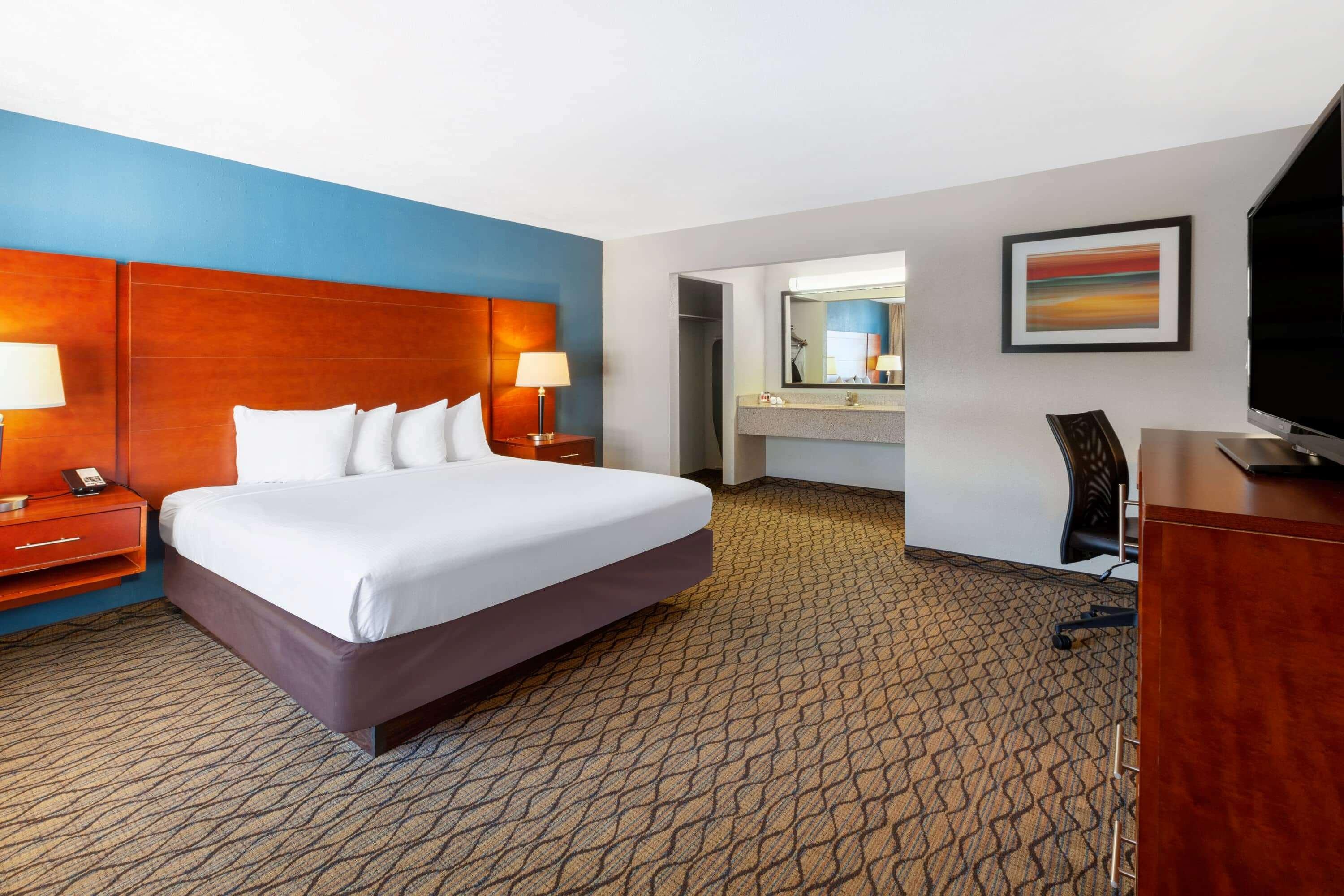 Baymont By Wyndham St. Ignace Lakefront Esterno foto