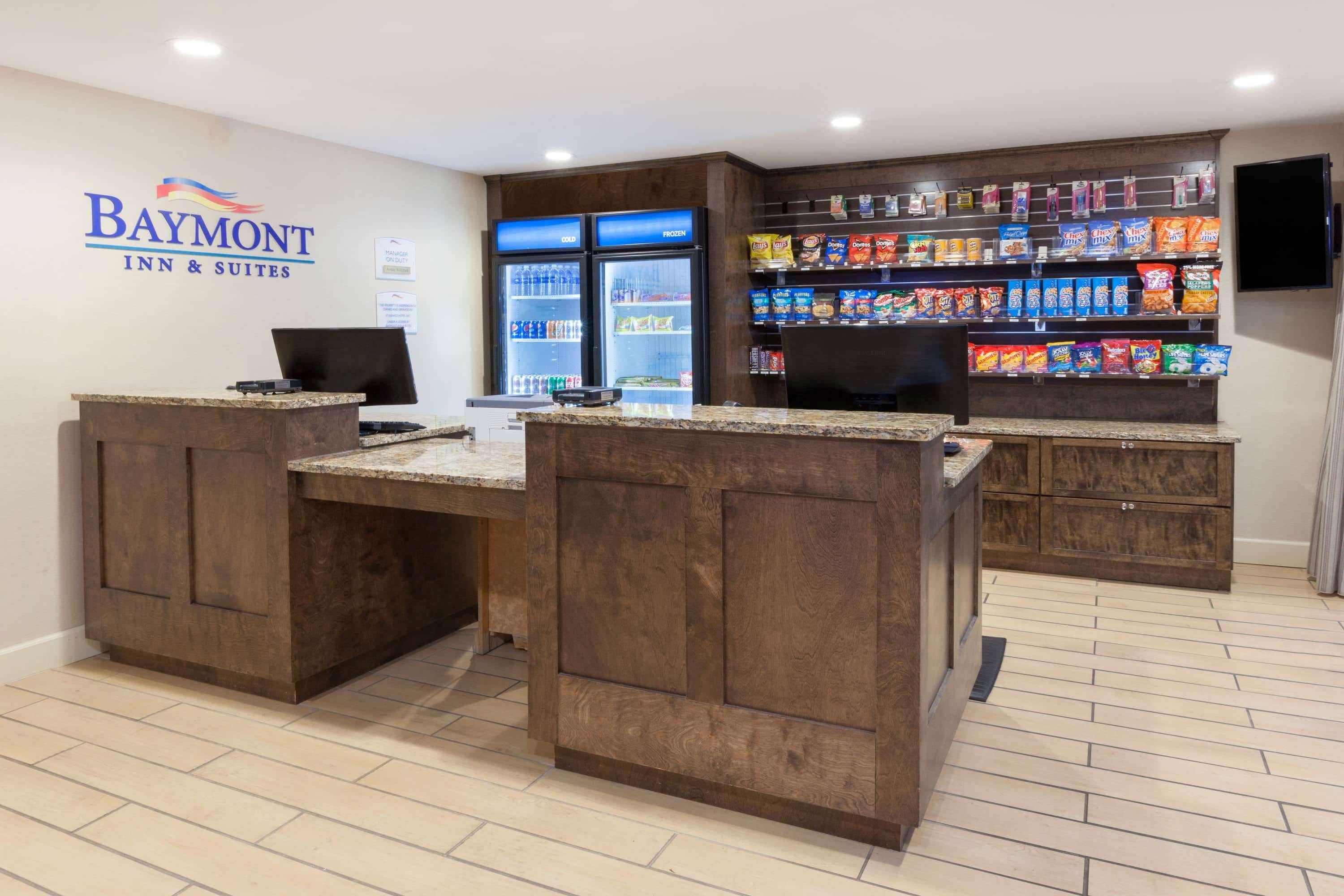 Baymont By Wyndham St. Ignace Lakefront Esterno foto