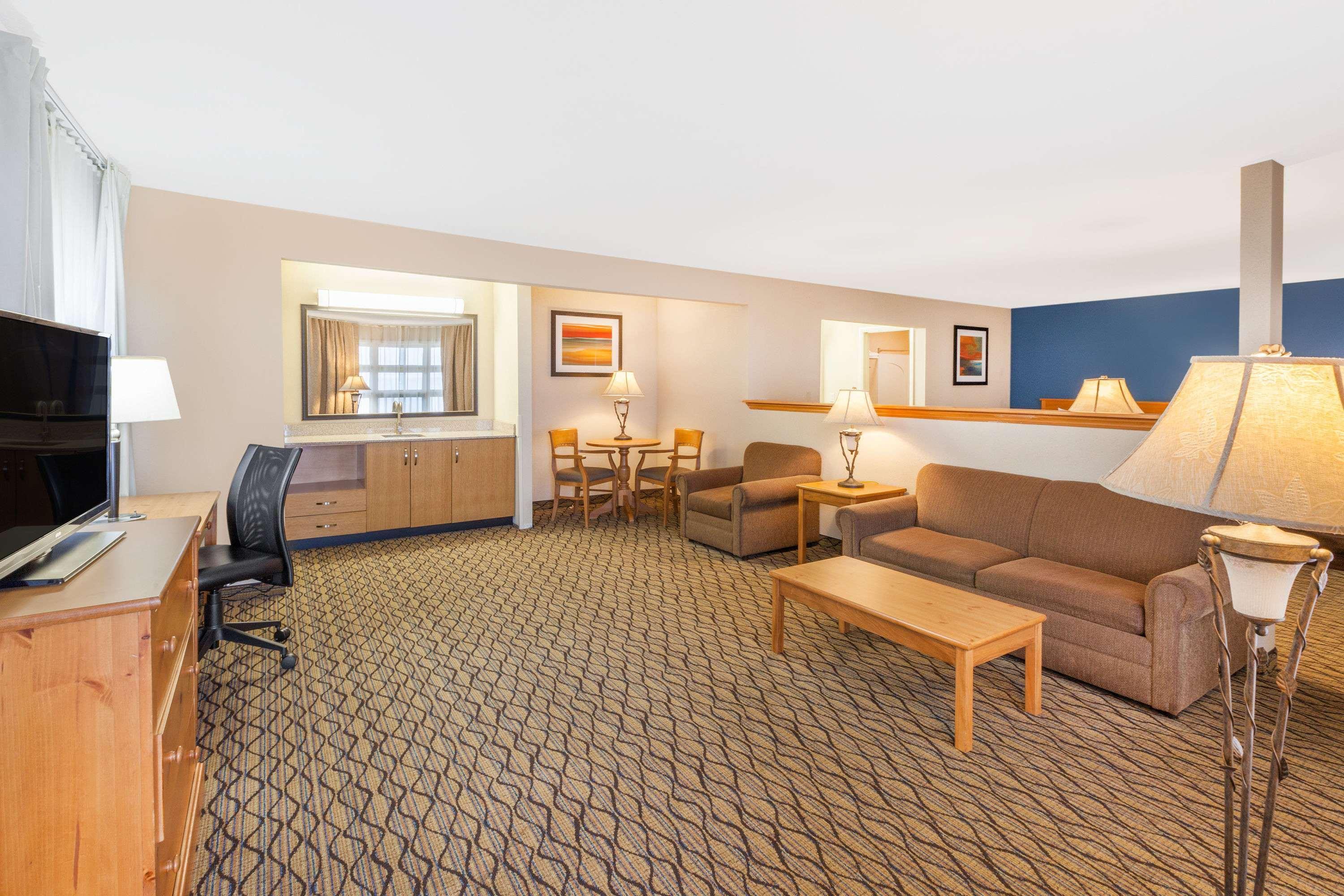 Baymont By Wyndham St. Ignace Lakefront Esterno foto