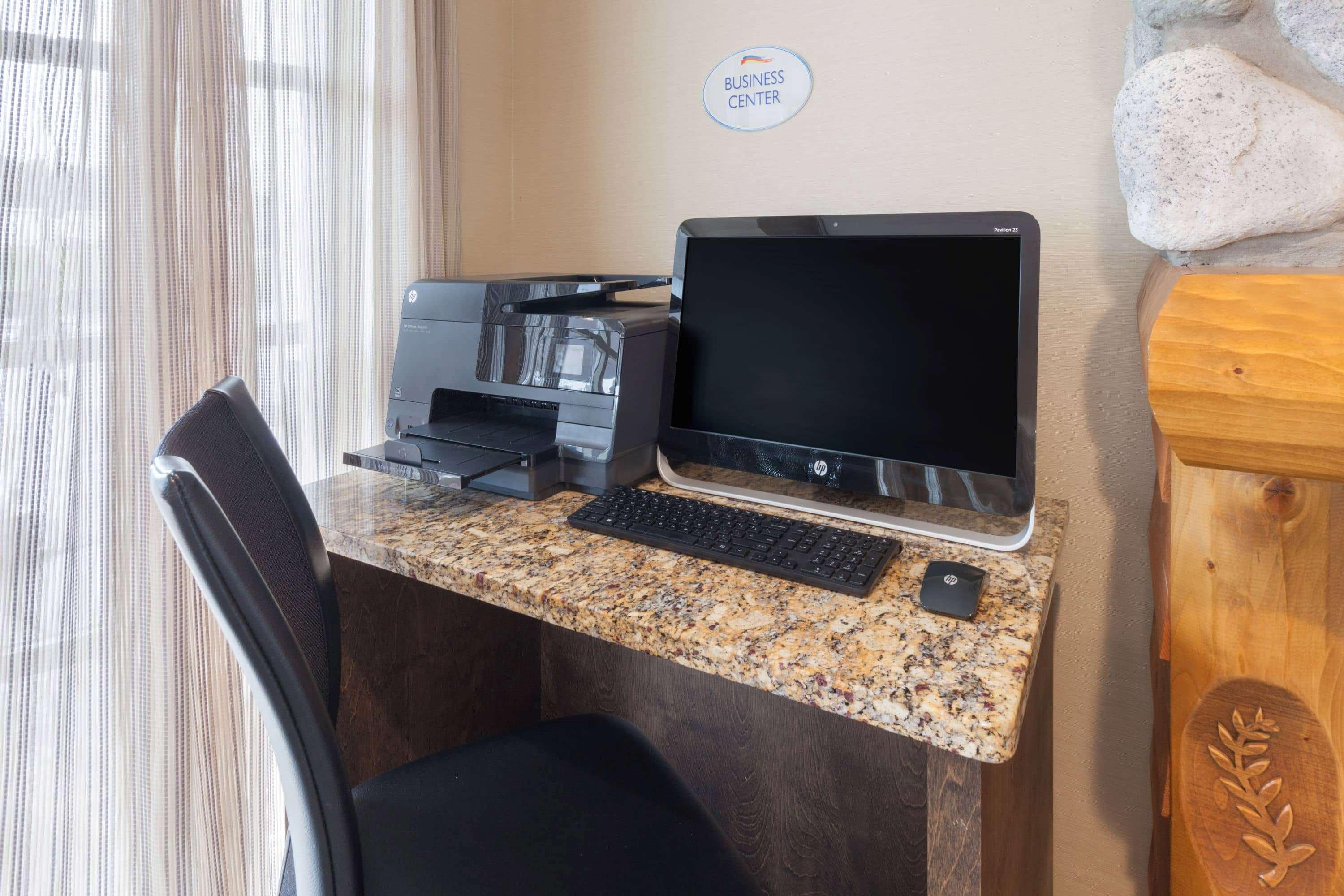 Baymont By Wyndham St. Ignace Lakefront Esterno foto