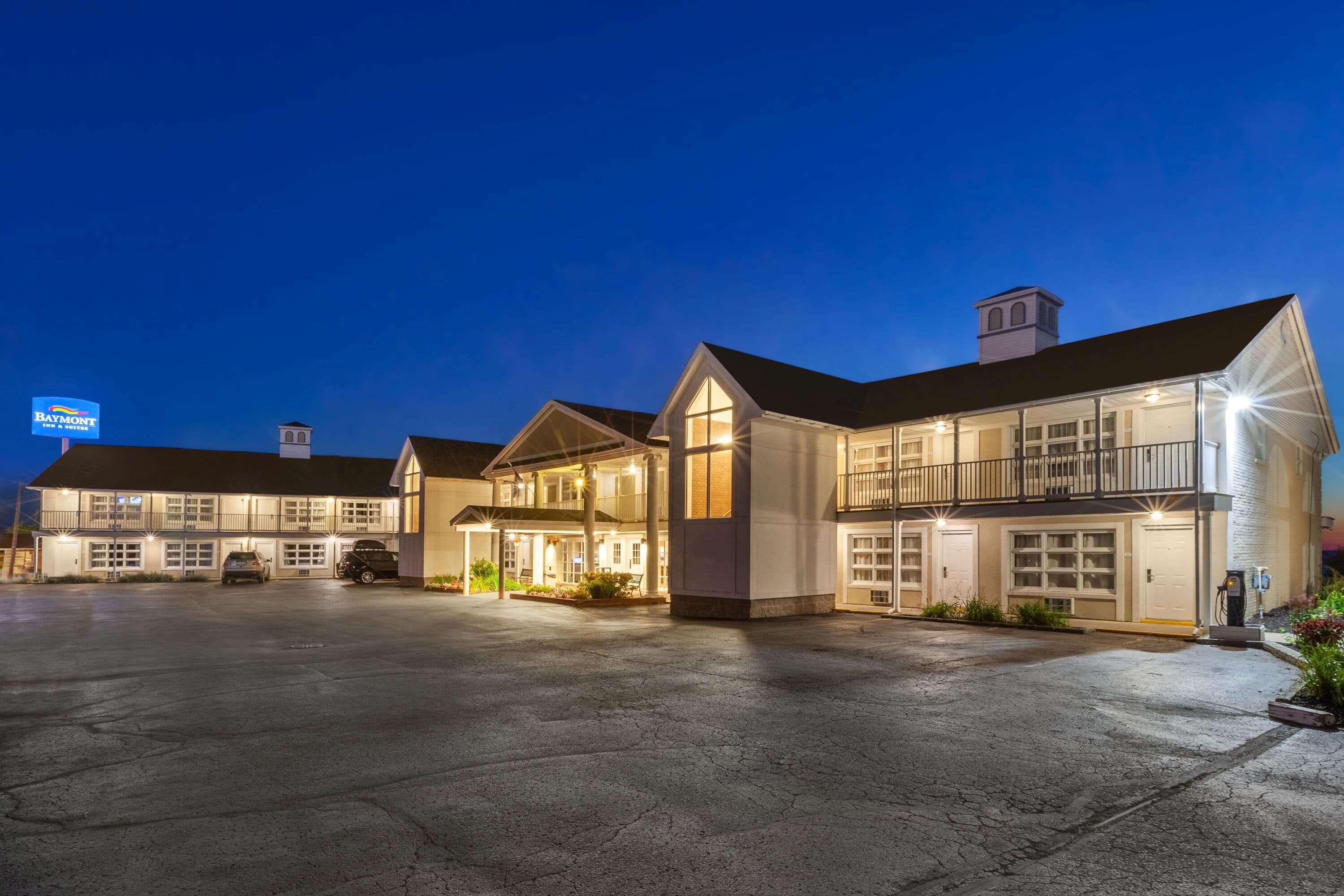 Baymont By Wyndham St. Ignace Lakefront Esterno foto