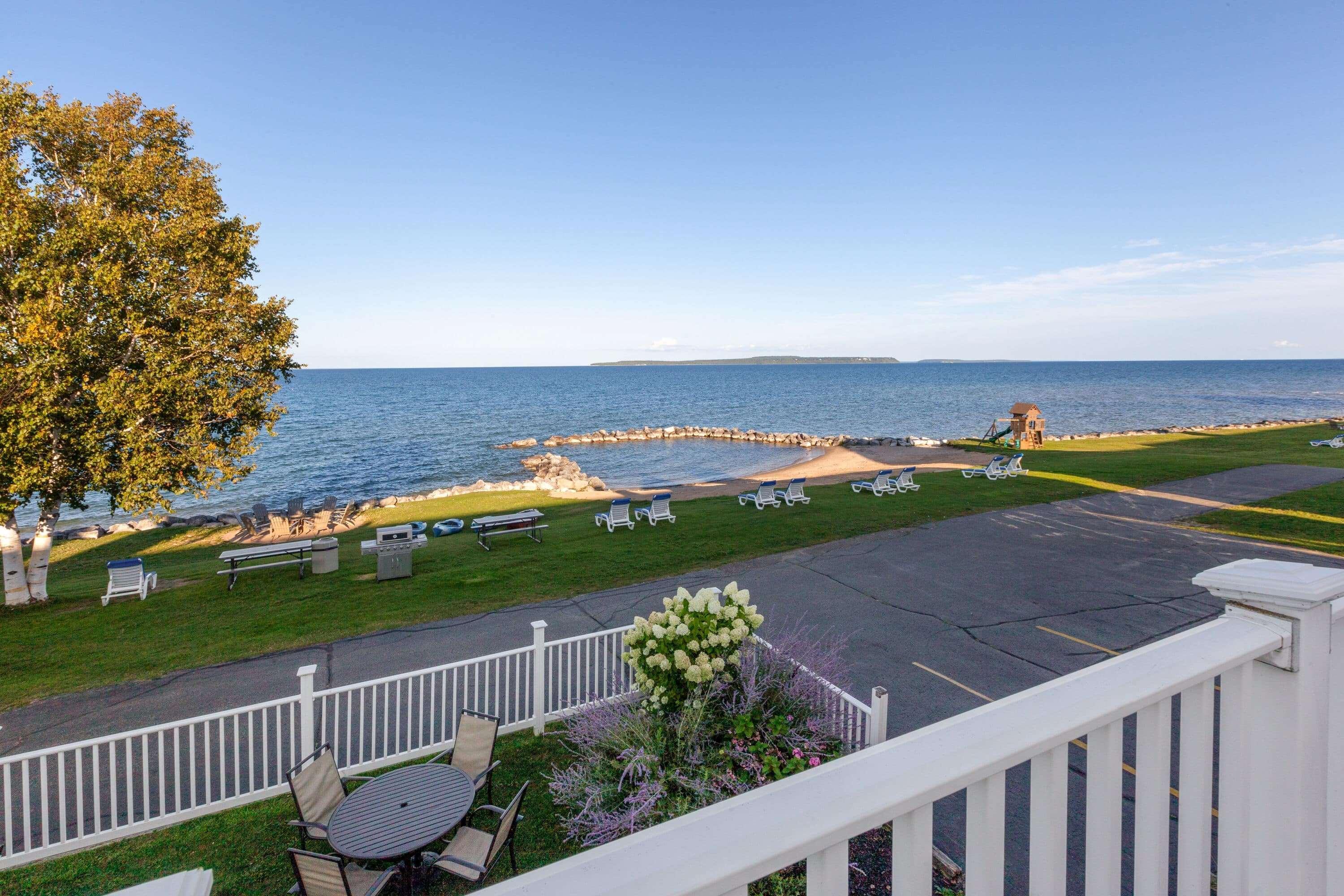 Baymont By Wyndham St. Ignace Lakefront Esterno foto