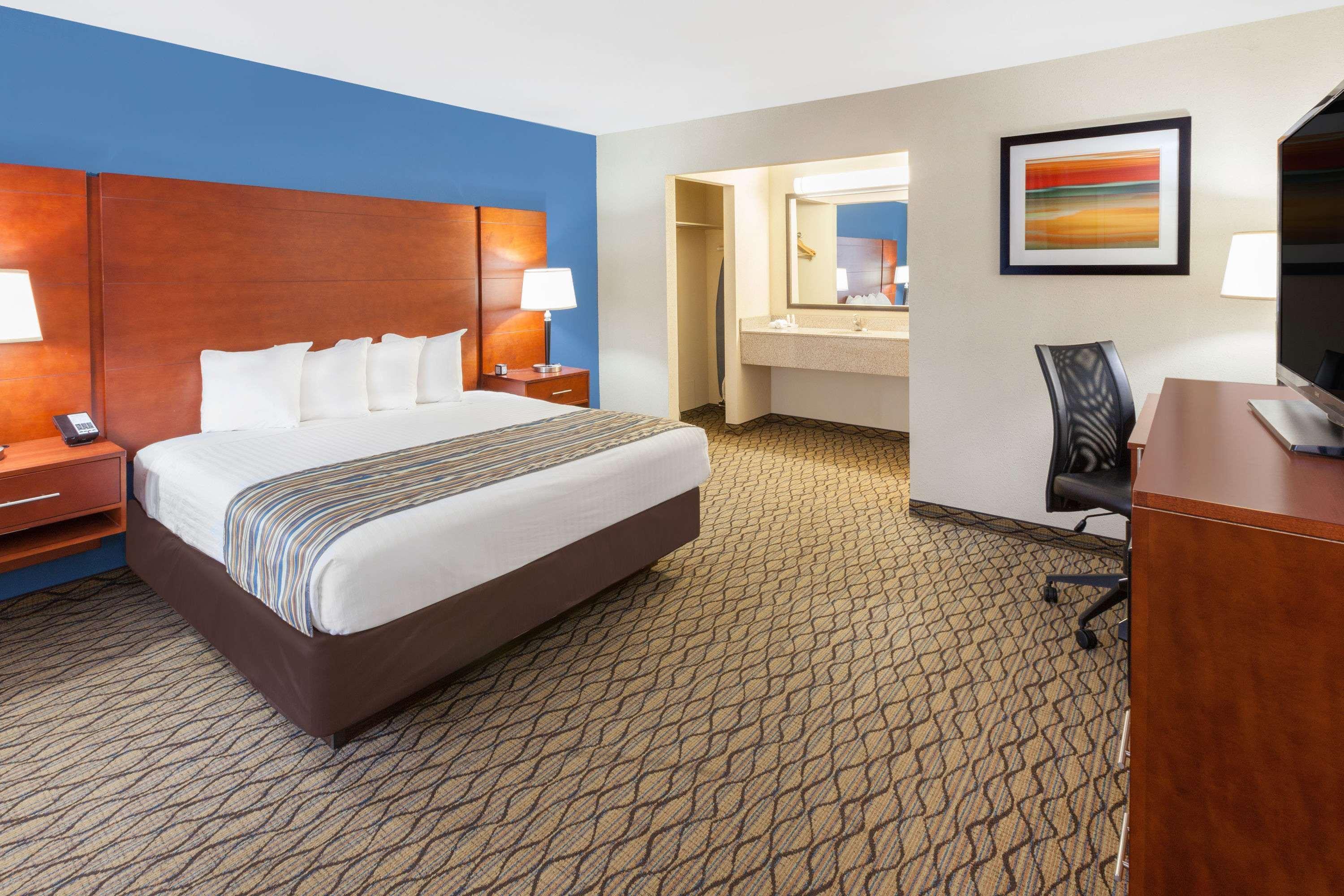 Baymont By Wyndham St. Ignace Lakefront Esterno foto