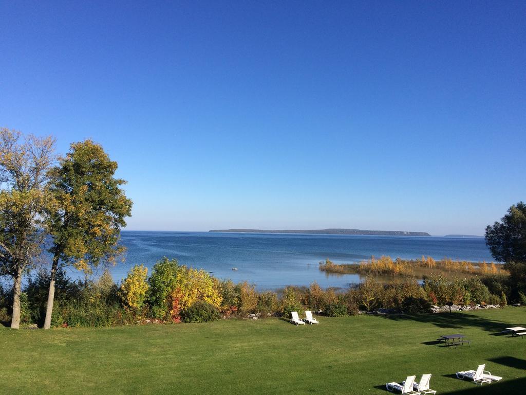 Baymont By Wyndham St. Ignace Lakefront Esterno foto
